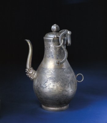 图片[1]-Silver carved landscape figure carrying beam kettle-China Archive